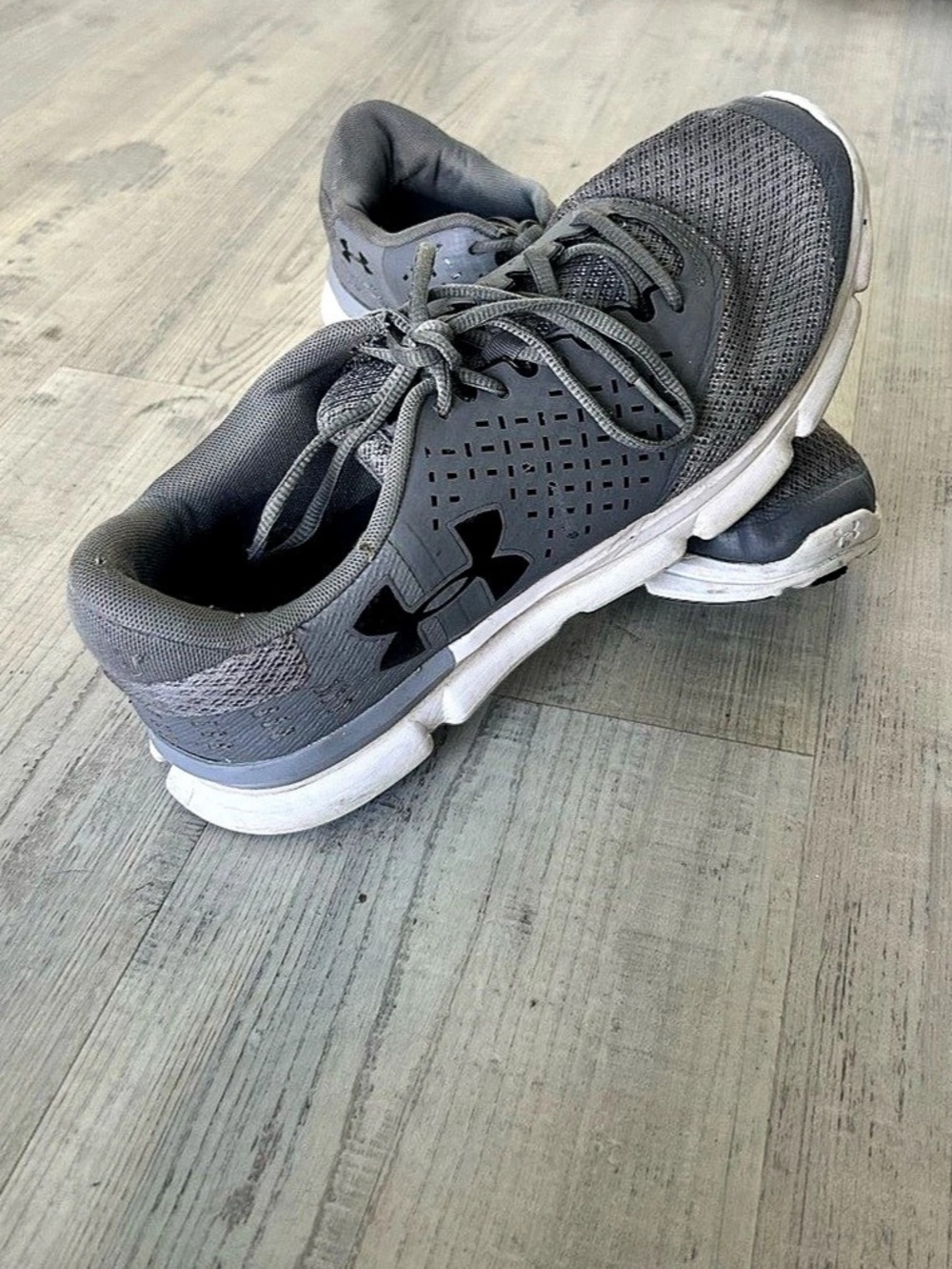 Men Under Armour Revolution 4 Athletic Shoes Gray & Black US 11